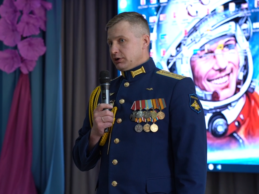 Лётчики и штурманы провели урок мужества в Чите